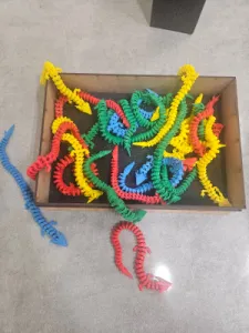 Çin Ejderhası Sergileme Stant Seti + 15 Adet Karışık Renkli 20 cm Hareketli Ejderha Figürü