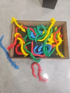 Çin Ejderhası Sergileme Stant Seti + 15 Adet Karışık Renkli 20 cm Hareketli Ejderha Figürü
